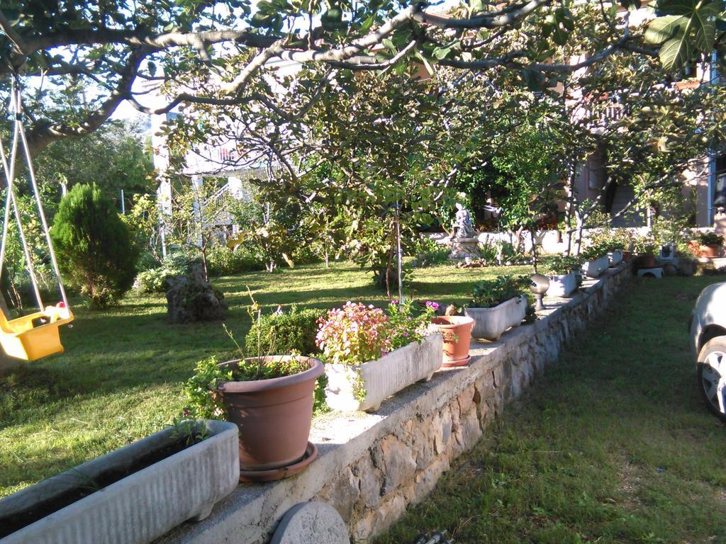 Apartments Lana Starigrad Paklenica Εξωτερικό φωτογραφία