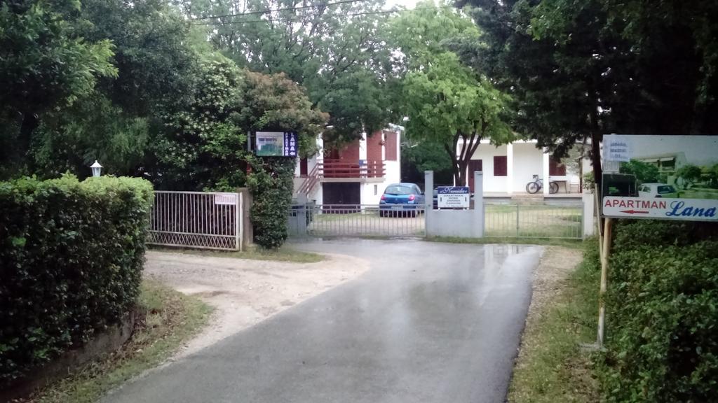 Apartments Lana Starigrad Paklenica Εξωτερικό φωτογραφία